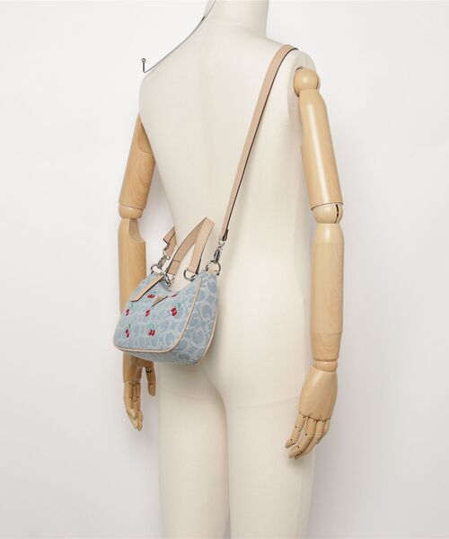 Guess(ゲス)の「CELESTIA Mini Shoulder Bag ショルダーバッグ(ショルダーバッグ・レディース・インディゴブルー・ONE SIZE)」の16枚目の写真