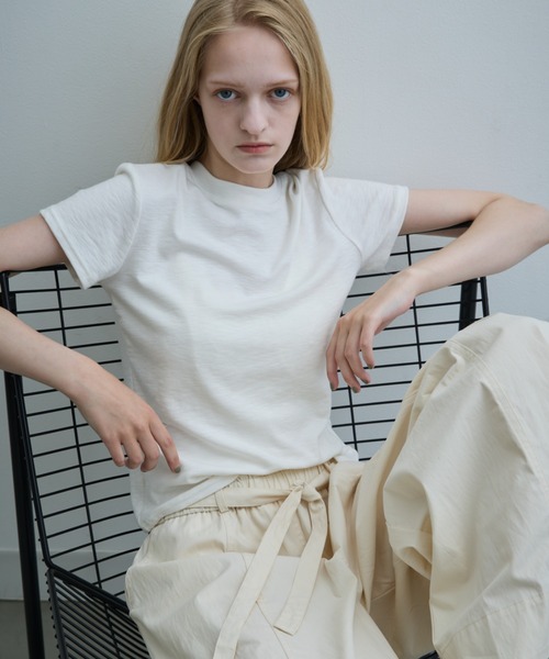 DRWCYS(ドロシーズ)の「ベーシックコンパクトTEE(Tシャツ/カットソー・レディース・ホワイト/イエロー/ネイビー/ブラック・FREE)」の3枚目の写真