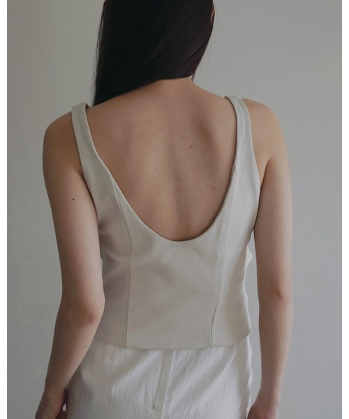 anuke(アンヌーク)の「Drape Cut Tanktop(タンクトップ・レディース・ブラック/アイボリー・FREE)」の5枚目の写真