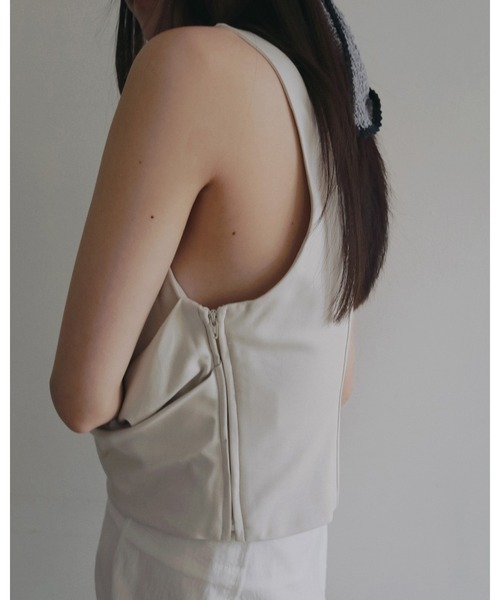 anuke(アンヌーク)の「Drape Cut Tanktop(タンクトップ・レディース・ブラック/アイボリー・FREE)」の3枚目の写真