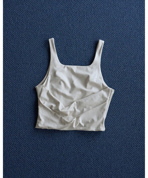 anuke(アンヌーク)の「Drape Cut Tanktop(タンクトップ・レディース・ブラック/アイボリー・FREE)」の11枚目の写真