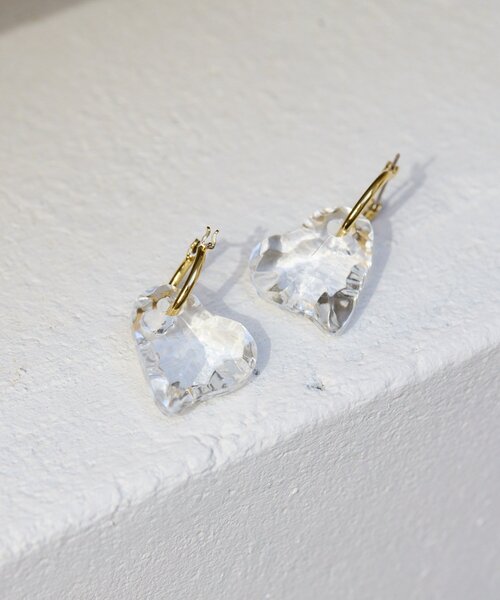 ear PAPILLONNER(イアパピヨネ)の「《チタンポスト》クリアハートピアス(ピアス(両耳用)・レディース・シルバー/ゴールド・FREE)」の2枚目の写真