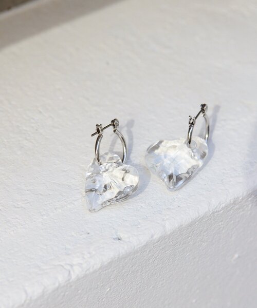 ear PAPILLONNER(イアパピヨネ)の「《チタンポスト》クリアハートピアス(ピアス(両耳用)・レディース・シルバー/ゴールド・FREE)」の3枚目の写真