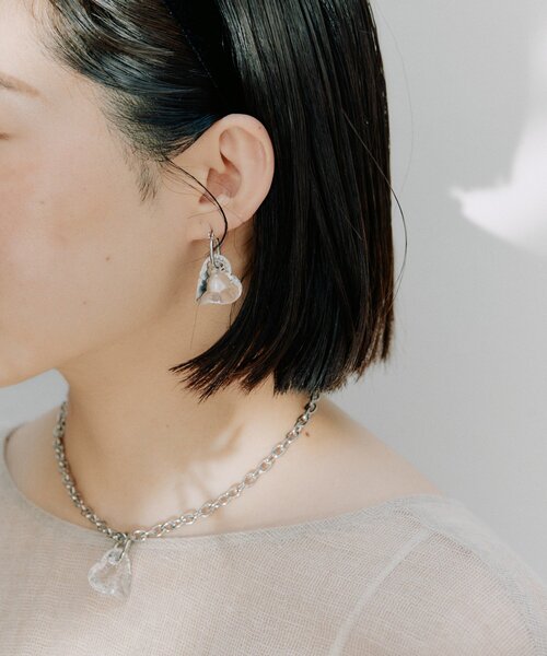 ear PAPILLONNER(イアパピヨネ)の「《チタンポスト》クリアハートピアス(ピアス(両耳用)・レディース・シルバー/ゴールド・FREE)」の5枚目の写真