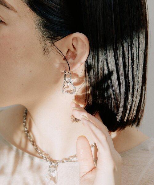 ear PAPILLONNER(イアパピヨネ)の「《チタンポスト》クリアハートピアス(ピアス(両耳用)・レディース・シルバー/ゴールド・FREE)」の6枚目の写真