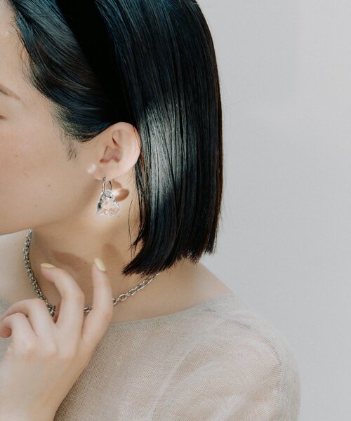 ear PAPILLONNER(イアパピヨネ)の「《チタンポスト》クリアハートピアス(ピアス(両耳用)・レディース・シルバー/ゴールド・FREE)」の7枚目の写真