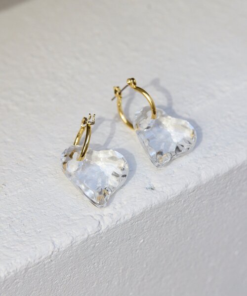 ear PAPILLONNER(イアパピヨネ)の「《チタンポスト》クリアハートピアス(ピアス(両耳用)・レディース・シルバー/ゴールド・FREE)」の8枚目の写真