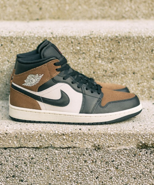 JORDAN BRAND(ジョーダンブランド)の「AIR JORDAN 1 MID DQ8426-007(スニーカー・メンズ・ブラック・27.5cm/26.5cm/25.5cm/29.0cm/28.0cm/27.0cm/26.0cm/25.0cm/28.5cm)」の7枚目の写真