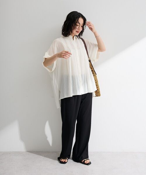 Green Parks(グリーンパークス)の「タック入りオーバーサイズシャツ(シャツ/ブラウス・レディース・ブラック/レッド/サックスブルー/オフホワイト・FREE)」の6枚目の写真