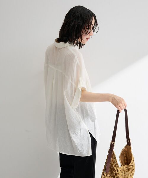 Green Parks(グリーンパークス)の「タック入りオーバーサイズシャツ(シャツ/ブラウス・レディース・ブラック/レッド/サックスブルー/オフホワイト・FREE)」の12枚目の写真