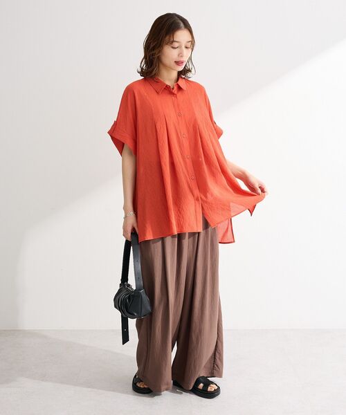 Green Parks(グリーンパークス)の「タック入りオーバーサイズシャツ(シャツ/ブラウス・レディース・ブラック/レッド/サックスブルー/オフホワイト・FREE)」の17枚目の写真