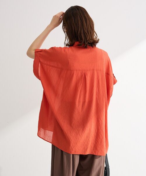 Green Parks(グリーンパークス)の「タック入りオーバーサイズシャツ(シャツ/ブラウス・レディース・ブラック/レッド/サックスブルー/オフホワイト・FREE)」の22枚目の写真