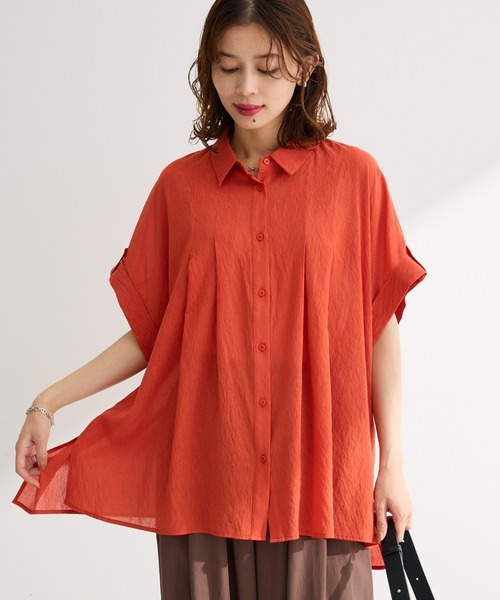 Green Parks(グリーンパークス)の「タック入りオーバーサイズシャツ(シャツ/ブラウス・レディース・ブラック/レッド/サックスブルー/オフホワイト・FREE)」の4枚目の写真