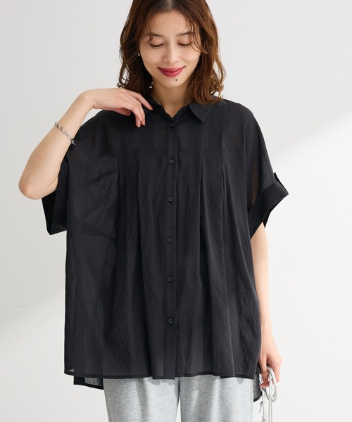 Green Parks(グリーンパークス)の「タック入りオーバーサイズシャツ(シャツ/ブラウス・レディース・ブラック/レッド/サックスブルー/オフホワイト・FREE)」の1枚目の写真