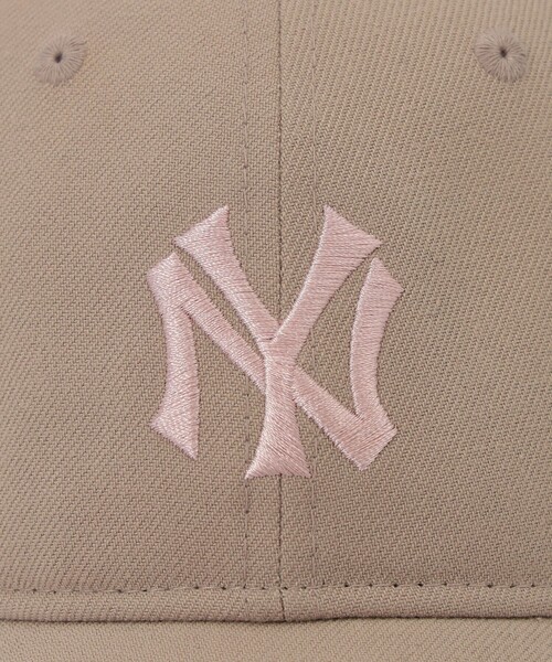 BEAMS BOY（ビームスボーイ）の「【WEB限定】【別注】NEW ERA / 920 MLB（キャップ・レディース・ベージュ・ONE SIZE）」の3枚目の写真