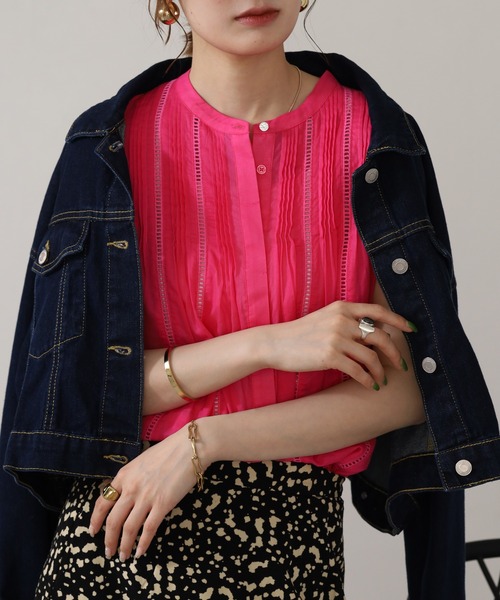 EGLANTINE(エグランティーヌ)の「EGLANTINE シアーピンタックノースリーブブラウス(シャツ/ブラウス・レディース・イエロー/チェリーレッド/ブルー・38)」の11枚目の写真