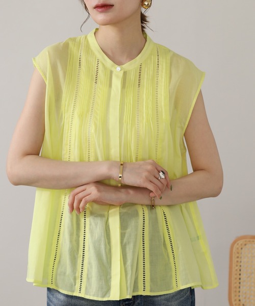 EGLANTINE(エグランティーヌ)の「EGLANTINE シアーピンタックノースリーブブラウス(シャツ/ブラウス・レディース・イエロー/チェリーレッド/ブルー・38)」の18枚目の写真