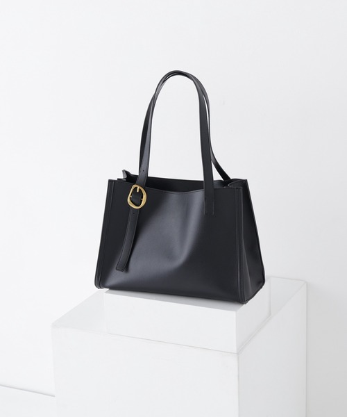 NATURAL BEAUTY BASIC（ナチュラルビューティーベーシック）の「アシメバックルスクエアトート（トートバッグ・レディース・グレイッシュベージュ/ブラック・-）」の2枚目の写真