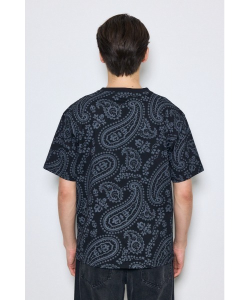 AZUL by moussy（アズールバイマウジー）の「総柄プリントトップス（Tシャツ/カットソー・メンズ・ブラック系その他/ホワイト系その他・MEDIUM/LARGE）」の4枚目の写真