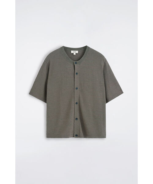COS（コス）の「ブークレニット半袖カーディガン（ニット/セーター・メンズ・カーキ・M/L/XL/XS/S）」の6枚目の写真
