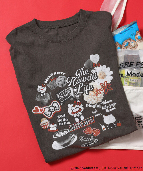 FREAK'S STORE(フリークスストア)の「SANRIO/サンリオ 'HELLO KITTY' コラージュ プリントTシャツ(Tシャツ/カットソー・レディース・チャコール/オフホワイト・フリ-)」の1枚目の写真