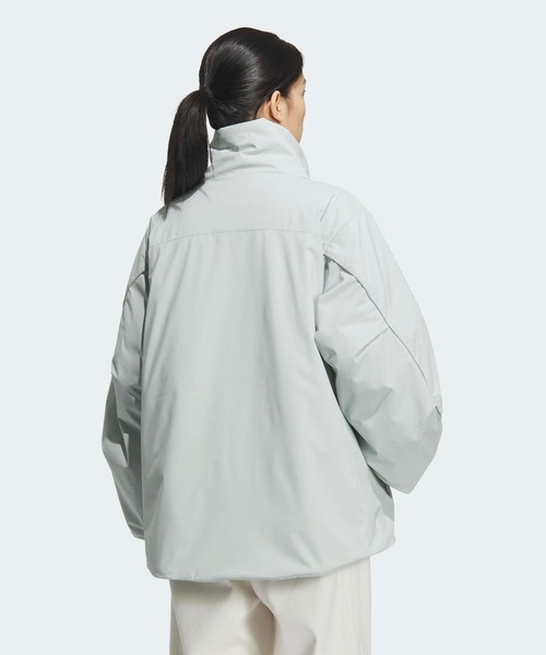 adidas(アディダス)の「STADIUM CHROME パッド ミッド JK ジャケット / アディダス adidas(ダウンジャケット/コート・レディース・グレー・XX-LARGE/LARGE/MEDIUM/SMALL/X-LARGE/X-SMALL)」の2枚目の写真