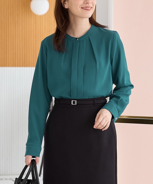 Honeys(ハニーズ)の「バンドカラーブラウス(シャツ/ブラウス・レディース・ネイビー/グレイッシュベージュ/ブルーグリーン/アイボリー・3L/L/LL/M/S/4L)」の4枚目の写真