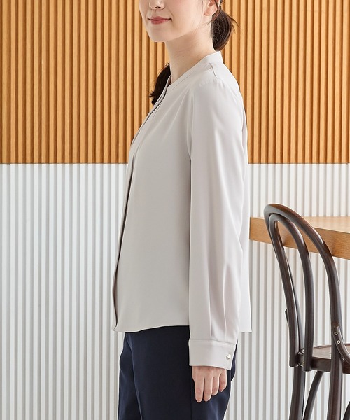 Honeys(ハニーズ)の「バンドカラーブラウス(シャツ/ブラウス・レディース・ネイビー/グレイッシュベージュ/ブルーグリーン/アイボリー・3L/L/LL/M/S/4L)」の21枚目の写真