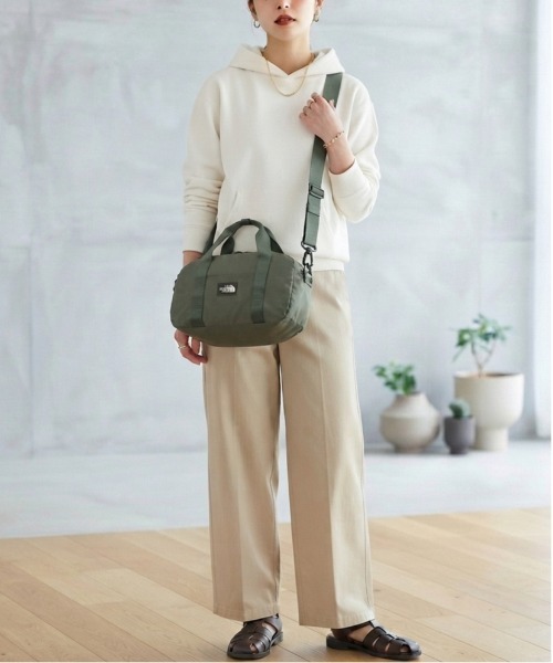 THE NORTH FACE(ザノースフェイス)の「【THE NORTH FACE/ザノースフェイス】HERITAGE CARGO M LIGHT ボストンバッグ 2WAY ショルダーバッグ ダッフルバッグ 軽量 トラベルバッグ ユニセックス(ボストンバッグ・レディース・ブラック/グレイッシュベージュ/サンドベージュ/サックスブルー/カーキ・ONE SIZE)」の4枚目の写真