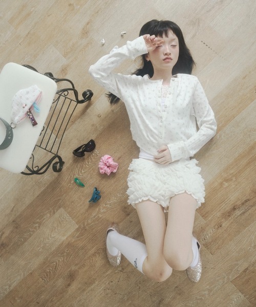 chernyy(チェルニー)の「chernyy eyelet cardigan / アイレットコンパクトカーディガン(カーディガン/ボレロ・レディース・ホワイト/ブラック・SMALL/MEDIUM/LARGE)」の12枚目の写真