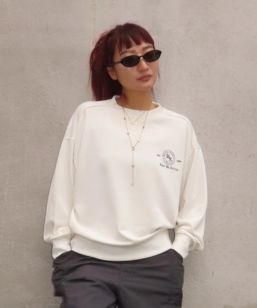 ROXY(ロキシー)の「ROXY FITNESS SIDEWALK PO サーモコントロール スウェットトップス /速乾/UVカット 【2026年秋冬モデル】/ロキシーバックプリントスウェット(スウェット・レディース・ブルー/オフホワイト/ブラック・SMALL/MEDIUM/LARGE)」の2枚目の写真