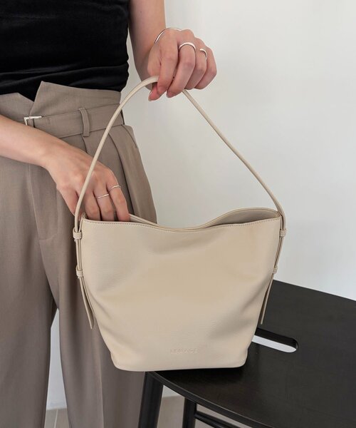 CAPRICIEUX LE'MAGE(カプリシューレマージュ)の「ミニワンハンドルバッグ(ハンドバッグ・レディース・ベージュ/ホワイト系その他/ブラウン・FREE)」の9枚目の写真