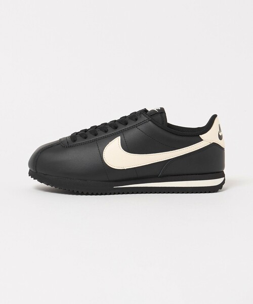 NIKE(ナイキ)の「<NIKE>CORTEZ スニーカー(スニーカー・レディース・ブラック/ホワイト・22.5cm/25cm/23.5cm/24.5cm/23cm/24cm/25.5cm)」の1枚目の写真