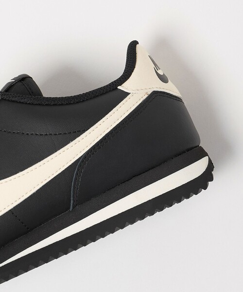 NIKE(ナイキ)の「<NIKE>CORTEZ スニーカー(スニーカー・レディース・ブラック/ホワイト・22.5cm/25cm/23.5cm/24.5cm/23cm/24cm/25.5cm)」の13枚目の写真