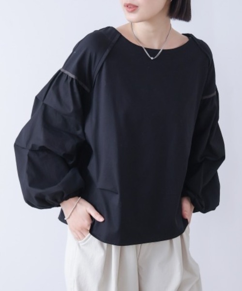 Bou Jeloud(ブージュルード)の「Wシルケット異素材タックスリーブプルオーバー(Tシャツ/カットソー・レディース・オフホワイト/ブラック・FREE)」の2枚目の写真