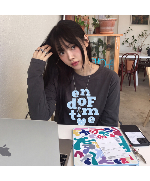 GRAVER（グレーバー）の「[ユニセックス]エンドオブタイムスタードットロングスリーブTシャツ_4カラー（Tシャツ/カットソー・レディース・ライトホワイト/ホワイト/チャコールグレー/ブラック・MEDIUM/LARGE）」の4枚目の写真