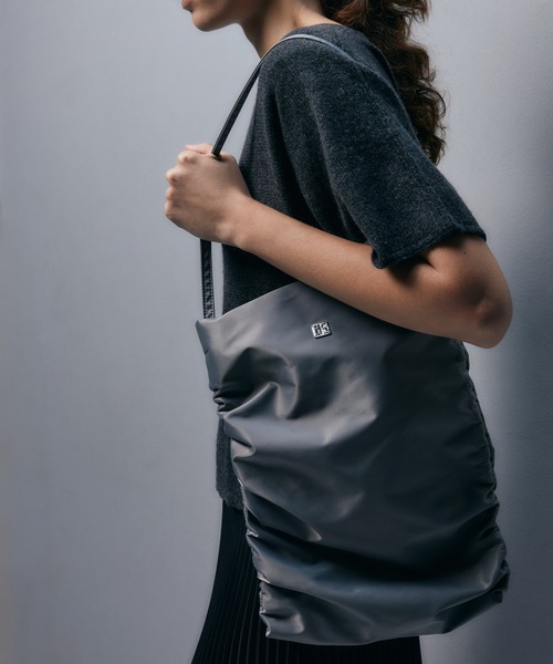 IRIS47（イリスフォーセブン）の「【IRIS 47】bare cashmere T-shirt/ベア カシミヤ ティーシャツ（Tシャツ/カットソー・レディース・ホワイト/ブラック/ダークグレー・FREE）」の4枚目の写真