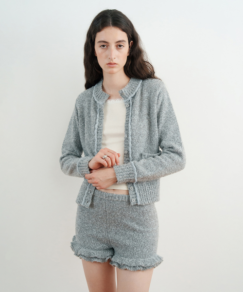 SINOON(シヌーン)の「Color Point Pompom Cardigan (Deep Grey)(カーディガン/ボレロ・レディース・ダークグレー・FREE)」の3枚目の写真