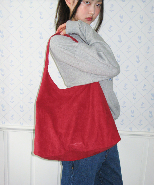 AMESWORLDWIDE（アメスワールドワイド）の「CLASSIC SUEDE SHOULDER BAG RED（ショルダーバッグ・レディース・その他・FREE）」の2枚目の写真