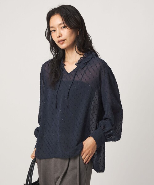 green label relaxing(グリーンレーベルリラクシング)の「シアー フリルネック ブラウス(シャツ/ブラウス・レディース・ネイビー/オフホワイト/ブラック・FREE)」の1枚目の写真