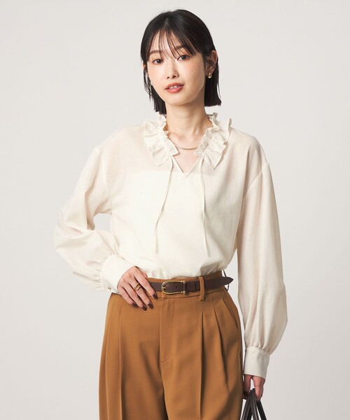 green label relaxing(グリーンレーベルリラクシング)の「シアー フリルネック ブラウス(シャツ/ブラウス・レディース・ネイビー/オフホワイト/ブラック・FREE)」の8枚目の写真