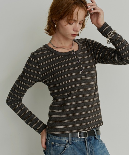 uchi.(ウチ)の「マルチボーダーヘンリーネック長袖トップス(Tシャツ/カットソー・レディース・チャコールグレー/ネイビー/ブラウン・FREE)」の2枚目の写真