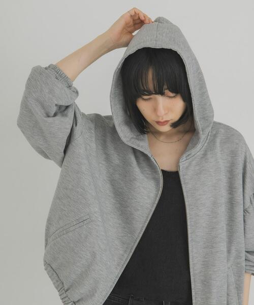 KBF(ケイビーエフ)の「フロントZIPギャザーフーディー(パーカー・レディース・チャコールグレー/オートミール/グレー系その他・ONE)」の22枚目の写真