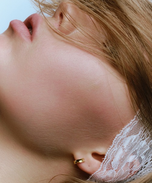 whoseA(フーシー)の「【silver925】Curve Hoop Pierce 10mm / カーブフープピアス10mm(ピアス(両耳用)・メンズ・シルバー/ゴールド・FREE)」の5枚目の写真