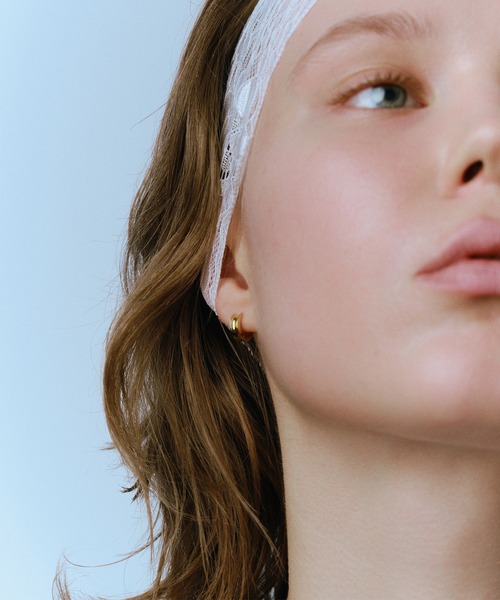 whoseA(フーシー)の「【silver925】Curve Hoop Pierce 10mm / カーブフープピアス10mm(ピアス(両耳用)・メンズ・シルバー/ゴールド・FREE)」の4枚目の写真