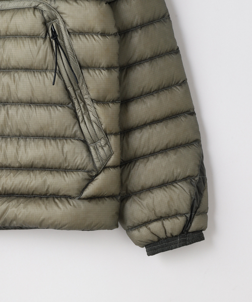 C.P. COMPANY（シーピーカンパニー）の「C.P.Company / シーピーカンパニー D.D. SHELL LENS DOWN JACKET（ダウンジャケット/コート・メンズ・グレー/シルバー・SMALL/MEDIUM/LARGE）」の7枚目の写真