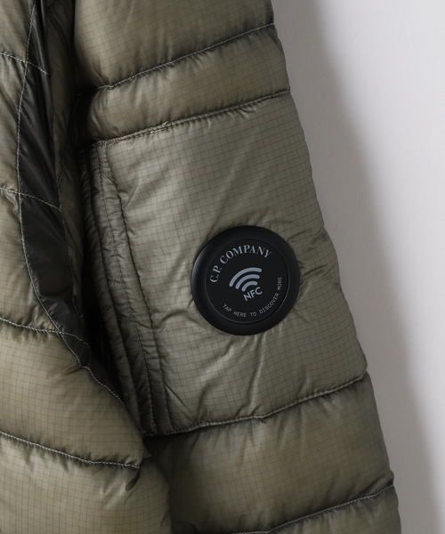 C.P. COMPANY（シーピーカンパニー）の「C.P.Company / シーピーカンパニー D.D. SHELL LENS DOWN JACKET（ダウンジャケット/コート・メンズ・グレー/シルバー・SMALL/MEDIUM/LARGE）」の6枚目の写真