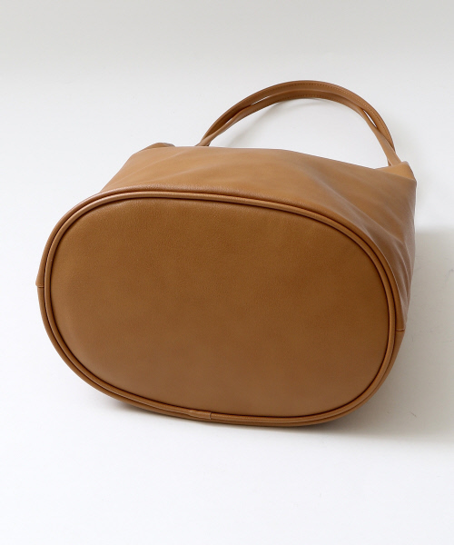 collex(コレックス)の「【NEI】タックフェイクレザートート(トートバッグ・レディース・ブラック/ベージュ・FREE)」の4枚目の写真