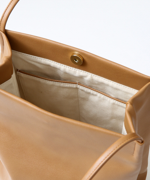 collex(コレックス)の「【NEI】タックフェイクレザートート(トートバッグ・レディース・ブラック/ベージュ・FREE)」の6枚目の写真