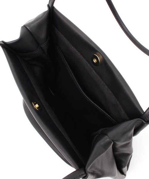 collex(コレックス)の「【NEI】タックフェイクレザートート(トートバッグ・レディース・ブラック/ベージュ・FREE)」の12枚目の写真